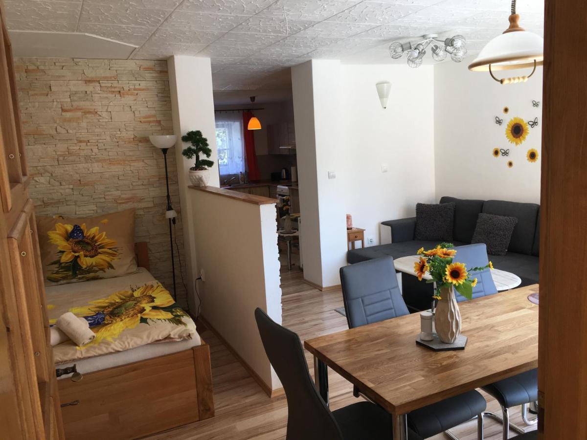 Apartman Slunecnice S Terasou Чеське Будєйовіце Екстер'єр фото